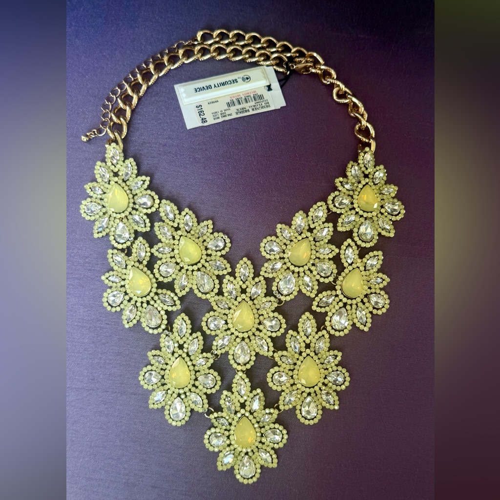 Monet Gold And Cream Floral Necklace 90$